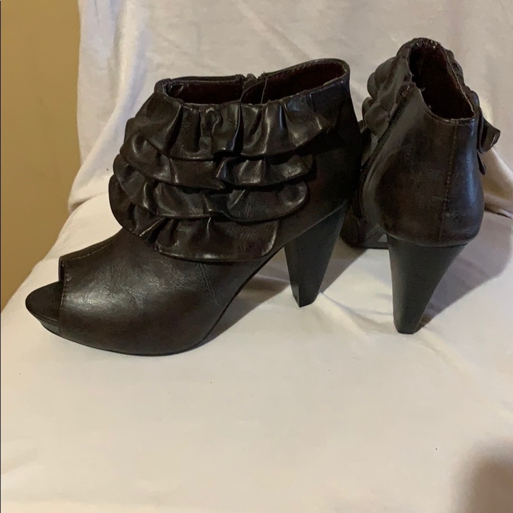 Shoes - Picture 3 of 3